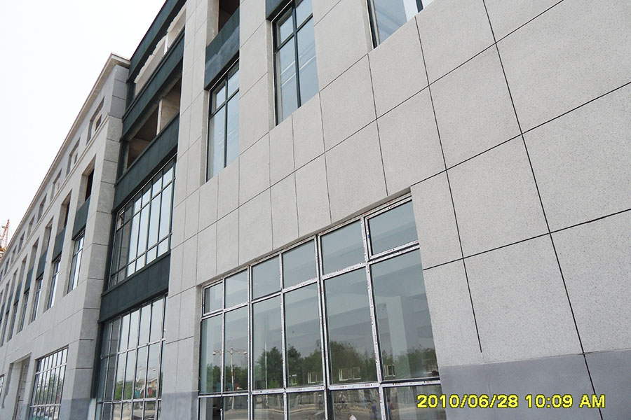 聊城凤凰新城岩片漆和真石漆工程